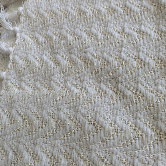 Threshold placemats pack‎ of 4 new with tags white shimmer gold fringe boho - Picture 12 of 12